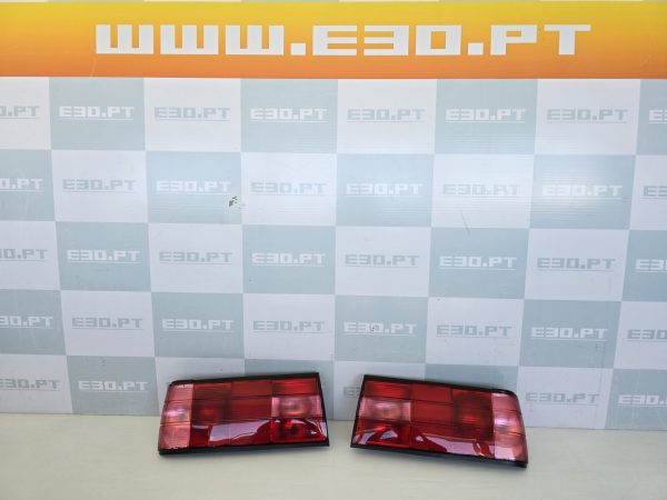 BMW E30 – Conjunto Farolins Trás 2ªfase Vermelhos