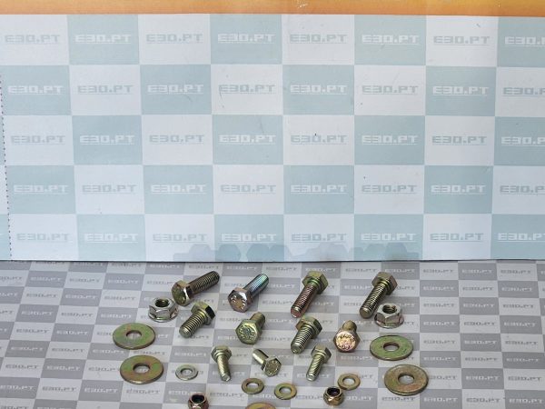 BMW E30 - Kit parafusos de montagem do depósito de combustível BMW E30