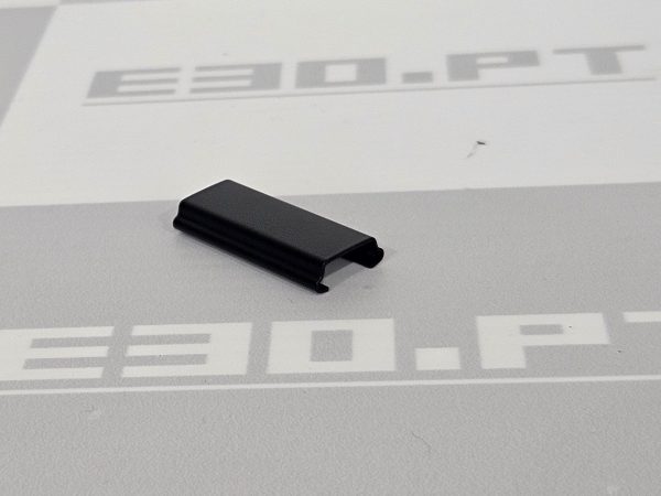 BMW E30 - Conector preto para friso de acabamento (para-brisa) II fase