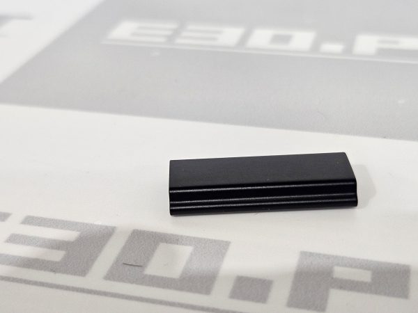 BMW E30 - Conector preto para friso de acabamento (para-brisa) I fase